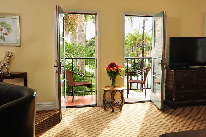 Room 28 of 221