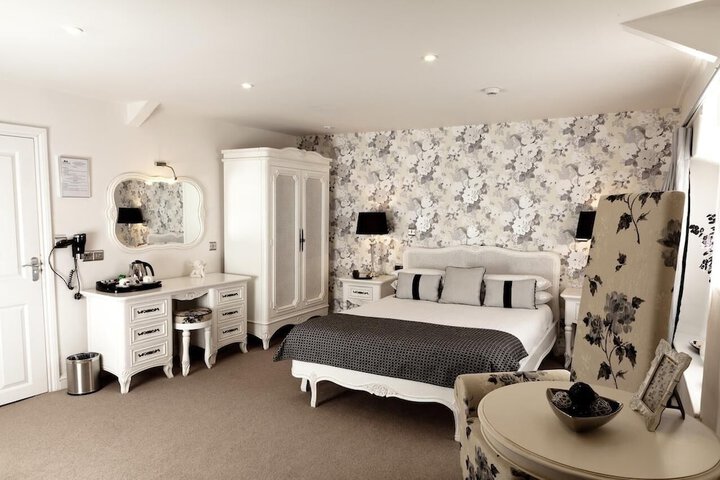 Room 10 of 27