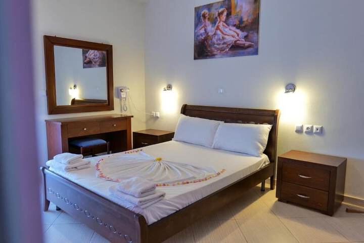 Room 30 of 103