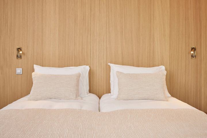 Room 30 of 62