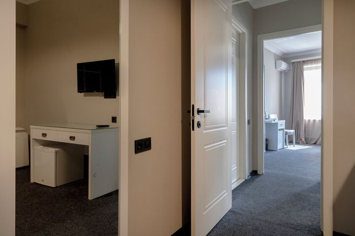 Room 43 of 77