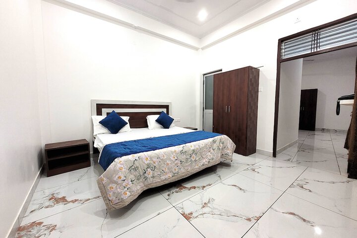 Room 4 of 14
