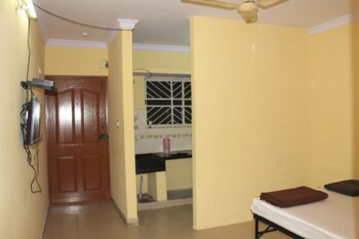 Room 9 of 12