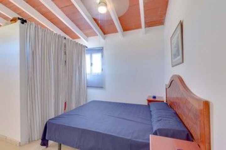 Room 6 of 27