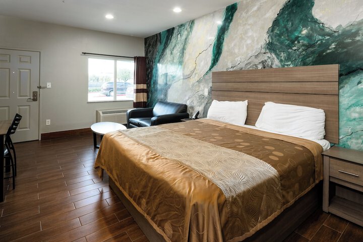 Room 10 of 76