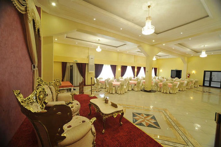 Ballroom/Hall 32 of 38