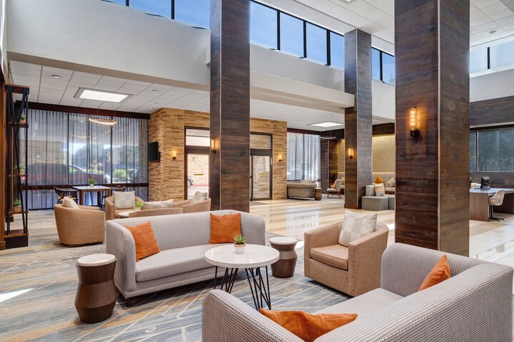 Lobby lounge