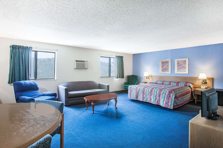 1 King Bed (1 of 10)