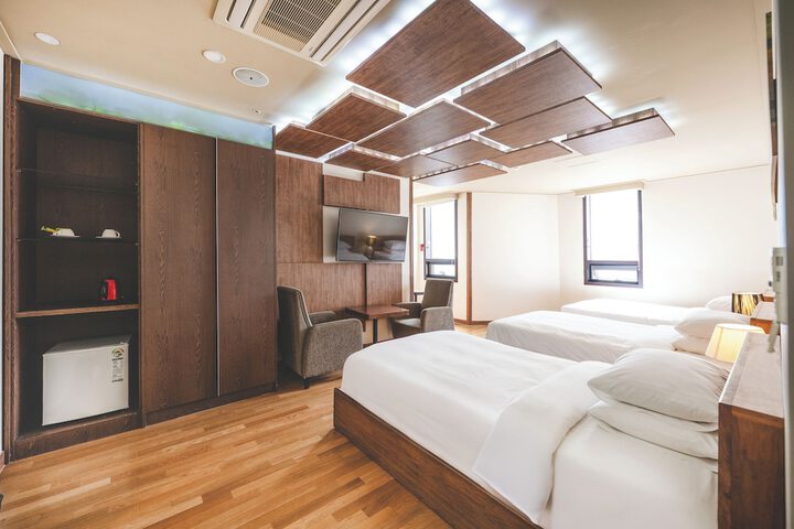 Room 3 of 151