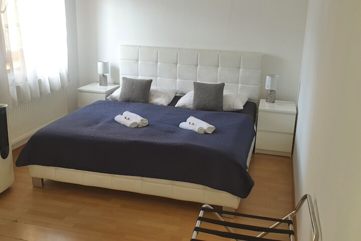 Room 11 of 25