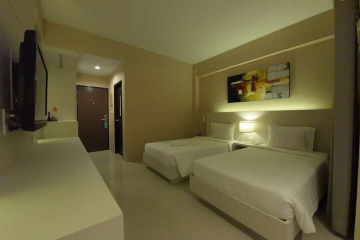 Room 34 of 63