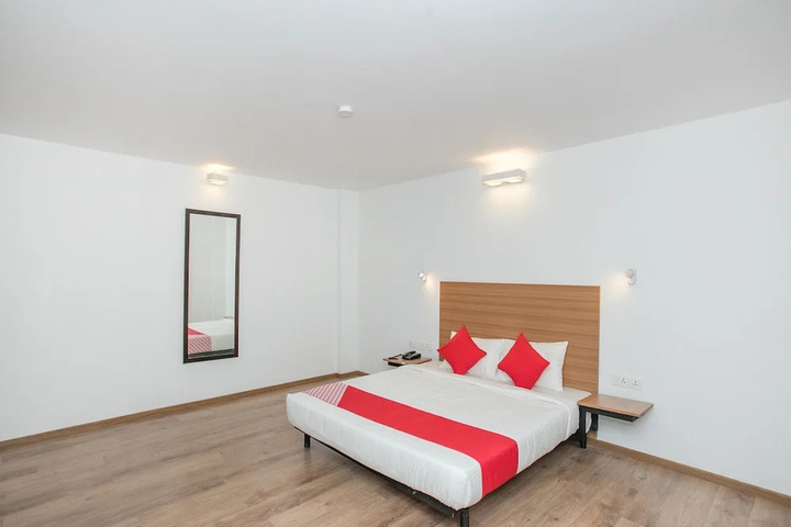 Room 4 of 10