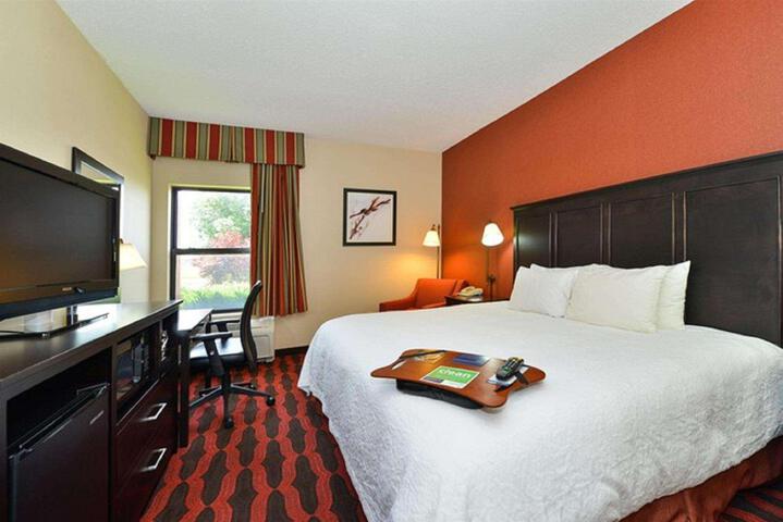 1 King Bed (7 of 8)