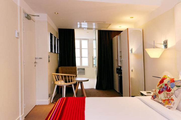 Room 11 of 34