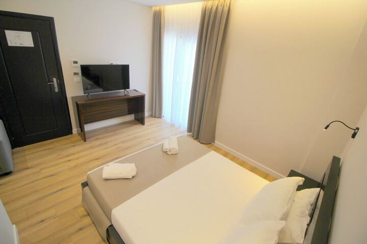 Room 9 of 49