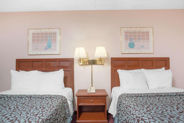 2 Double Beds (3 of 10)