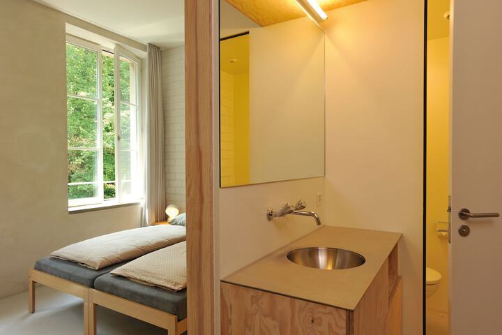 Room 15 of 39