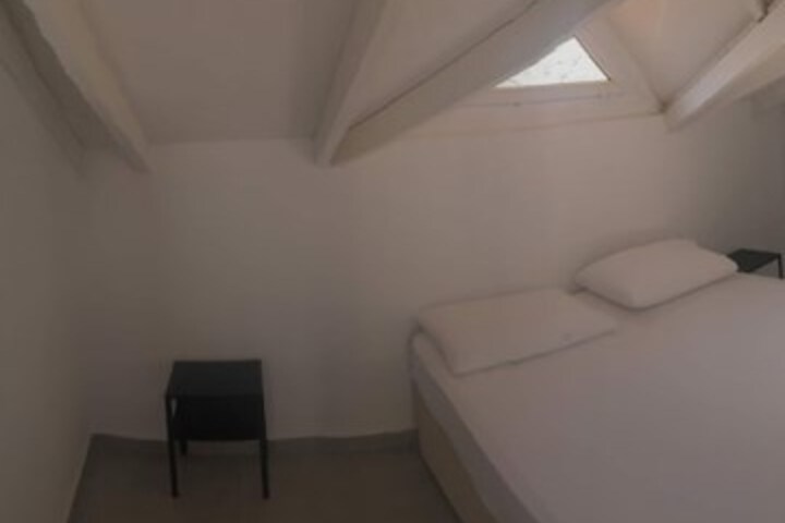 Room 22 of 85