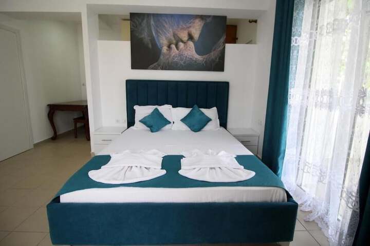Room 4 of 6