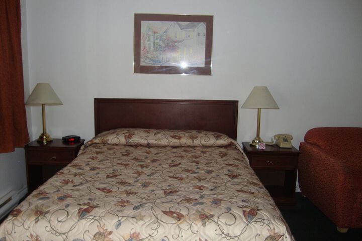 Room 6 of 24