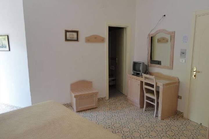 Room 8 of 50