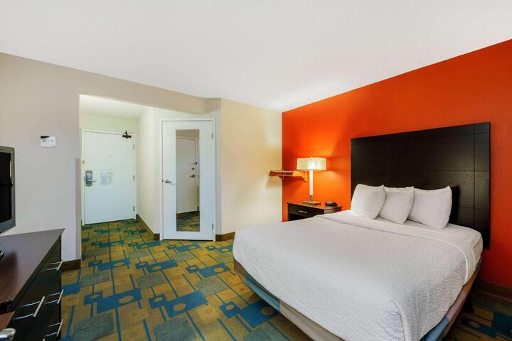 2 Double Beds (5 of 5)