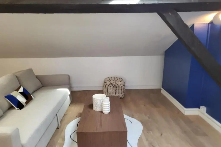 Room 2 of 10