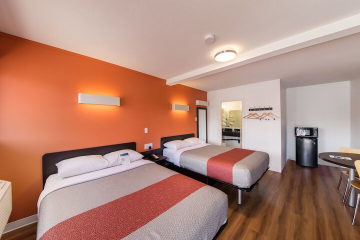 Room 10 of 46