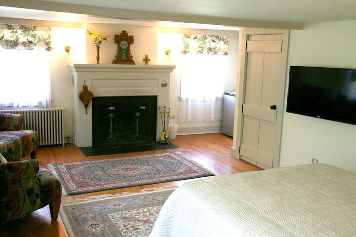 Room 3 of 32