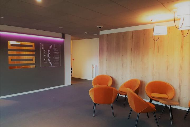 Lobby lounge