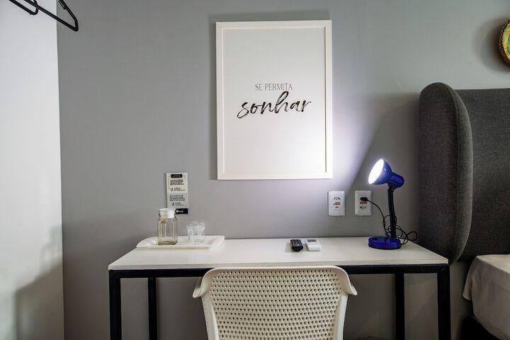 Room 13 of 33