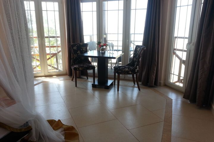 Room 2 of 40