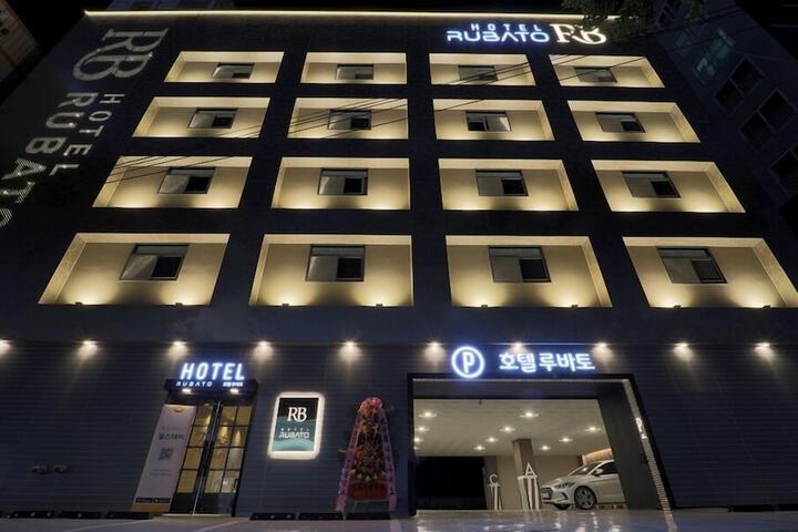Hotel 62 of 63