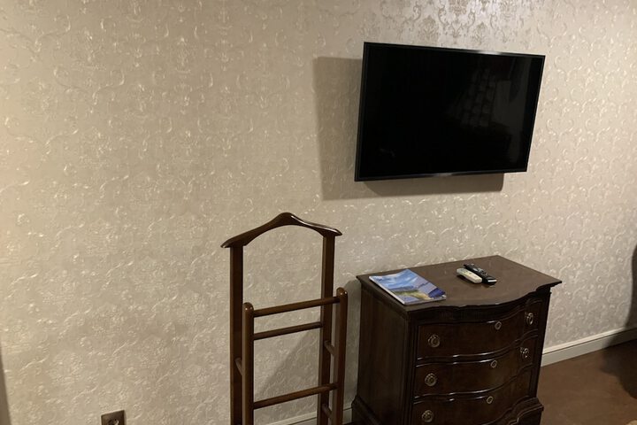 Room 33 of 126