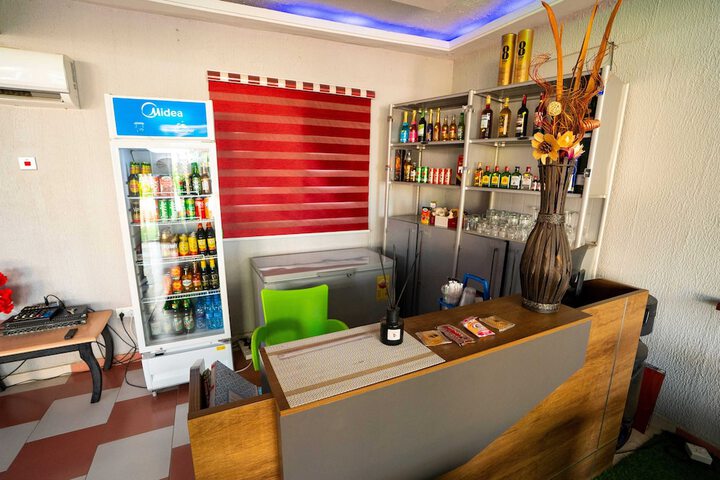 Lounge 20 of 41