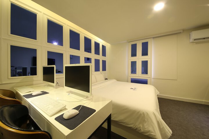 Room 11 of 29