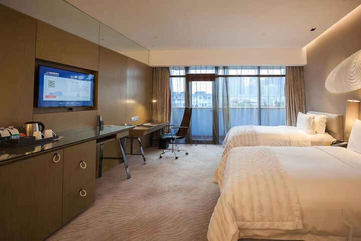 Room 14 of 65