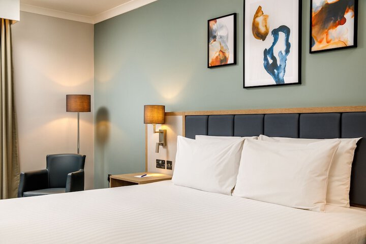 Room 10 of 42