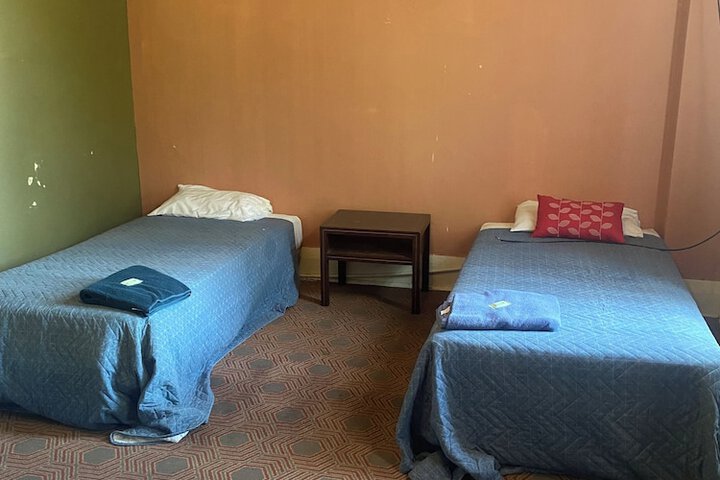 Room 6 of 9