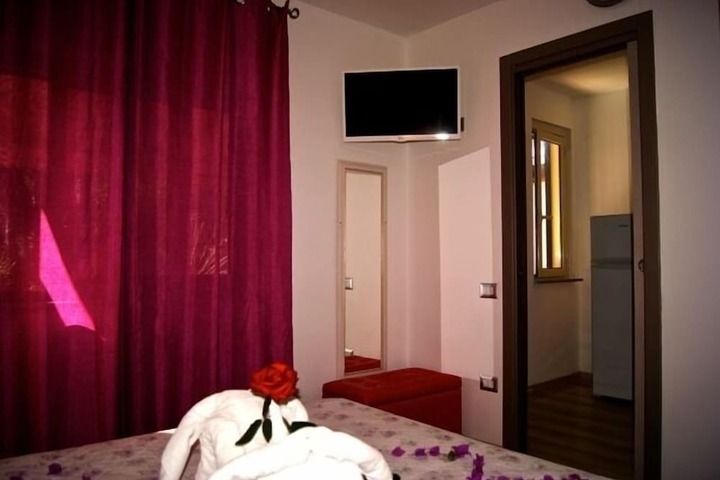 Room 14 of 76