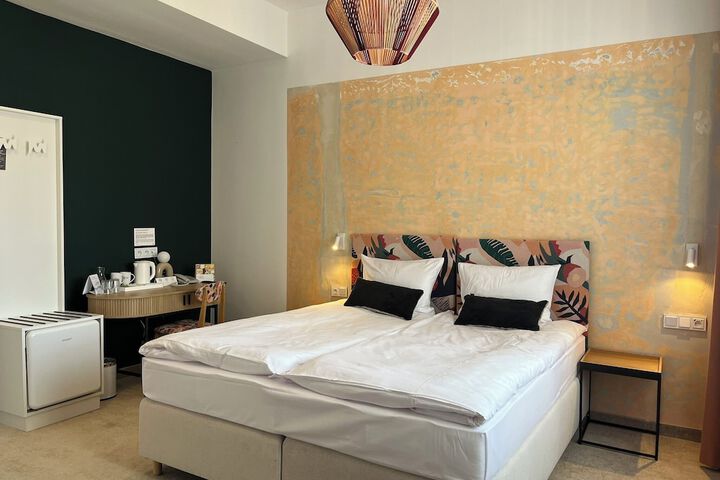 Room 4 of 37