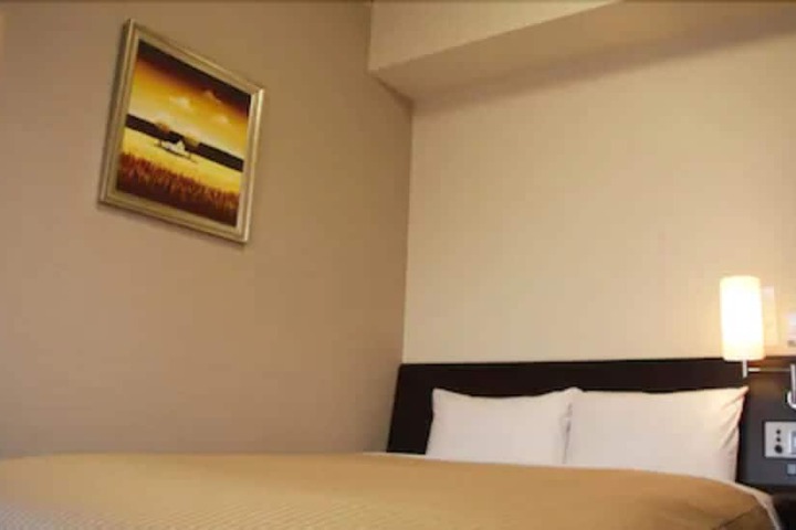 Room 7 of 32