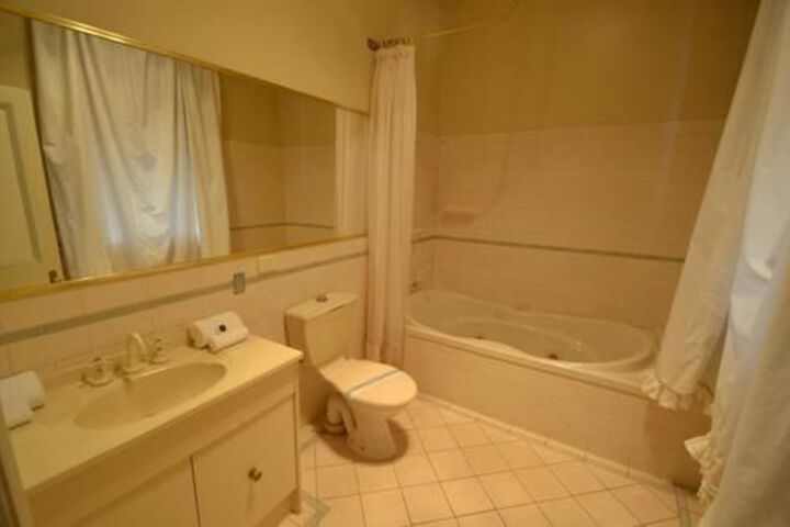 Room 13 of 25