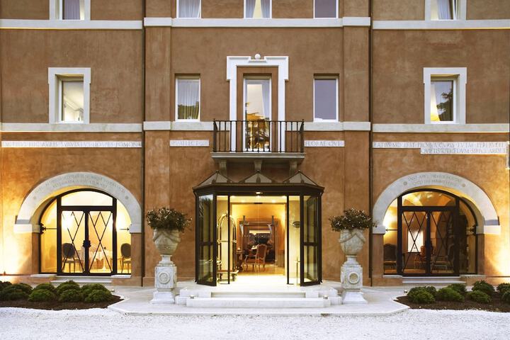 Hotel 55 of 71