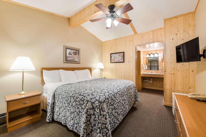 1 King Bed Accessible (10 of 17)