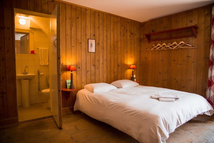 Room 3 of 28