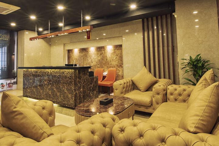Business Center 22 of 24