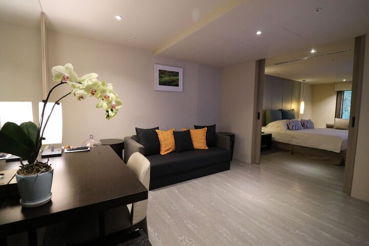 Room 3 of 86