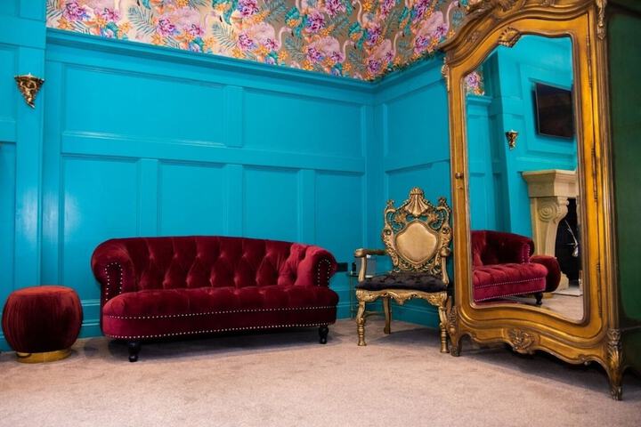 Room 11 of 36