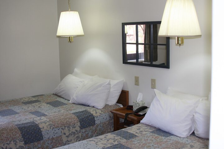 Room 9 of 175